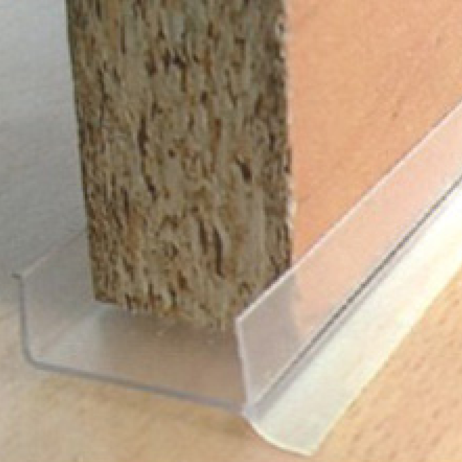 Профиль-уплотнитель L=3,05м для деревянного цоколя 18мм, прозрачный Профиль-уплотнитель L=3,05м для деревянного цоколя 18мм, прозрачный